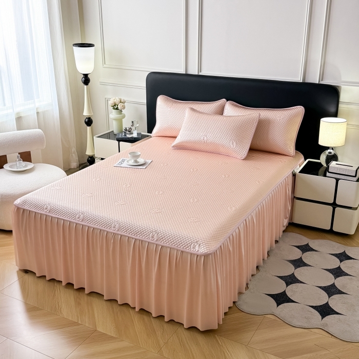 91家纺网 家纺一手货源 找家纺 卡罗兰 2025新款豆豆凉席小冰熊床裙床笠款 胭脂粉