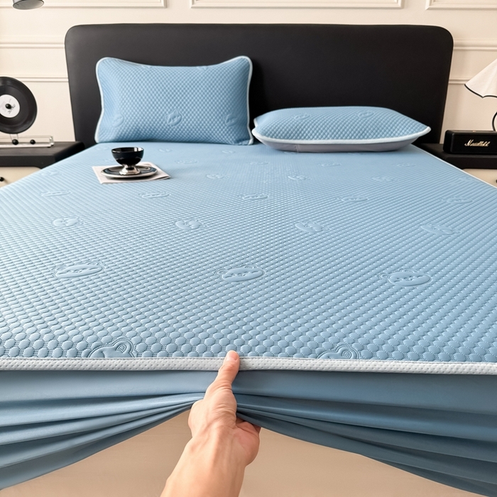 91家纺网 家纺一手货源 找家纺 （总）卡罗兰2025新款超声波凉豆豆凉席三件套床笠小冰熊