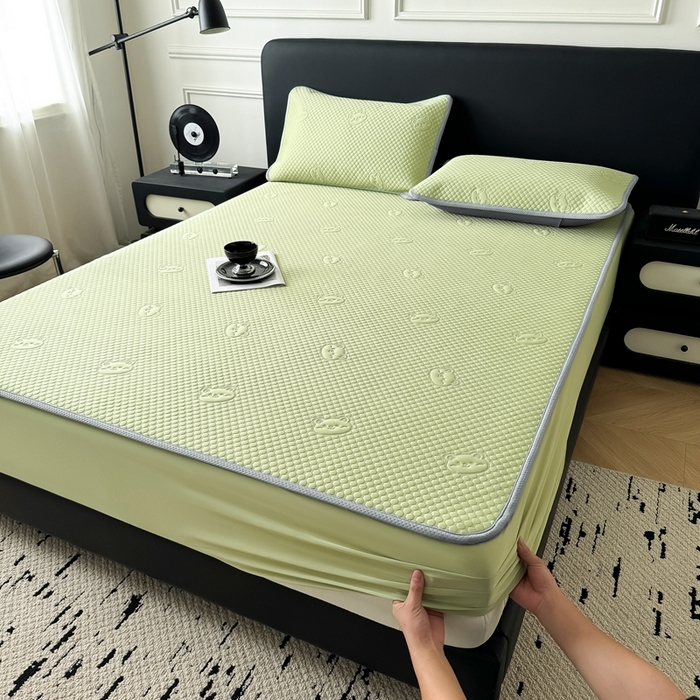 91家纺网 家纺一手货源 找家纺 卡罗兰2025新款超声波凉豆豆凉席三件套床笠小冰熊 水绿