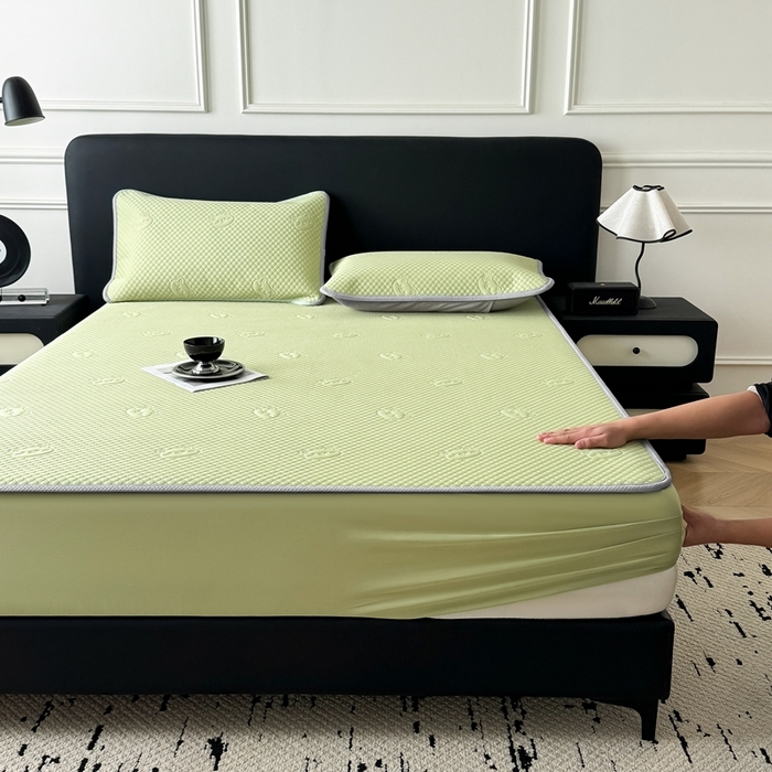 91家纺网 家纺一手货源 找家纺 卡罗兰2025新款超声波凉豆豆凉席三件套床笠小冰熊 水绿