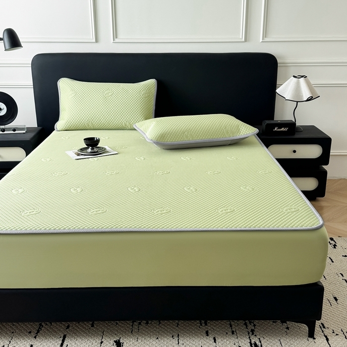 91家纺网 家纺一手货源 找家纺 卡罗兰2025新款超声波凉豆豆凉席三件套床笠小冰熊 水绿