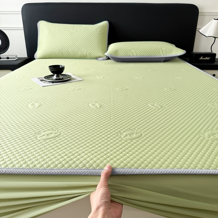 91家纺网 家纺一手货源 找家纺 卡罗兰2025新款超声波凉豆豆凉席三件套床笠小冰熊 水绿