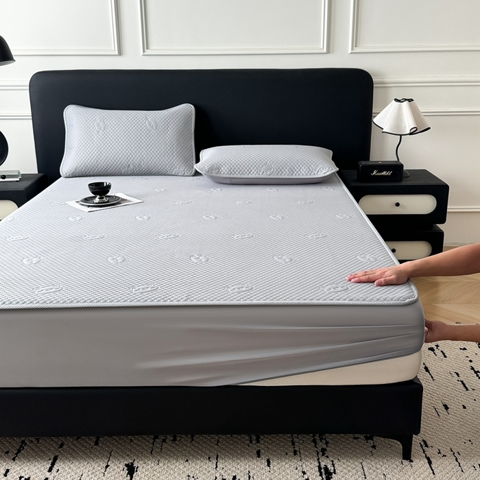 91家纺网 家纺一手货源 找家纺 卡罗兰2025新款超声波凉豆豆凉席三件套床笠小冰熊 高级灰