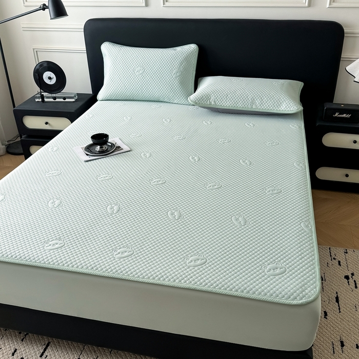 91家纺网 家纺一手货源 找家纺 卡罗兰2025新款超声波凉豆豆凉席三件套床笠小冰熊 水蓝