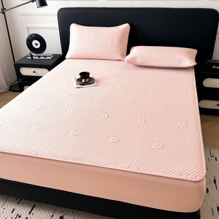 91家纺网 家纺一手货源 找家纺 卡罗兰2025新款超声波凉豆豆凉席三件套床笠小冰熊 樱花粉