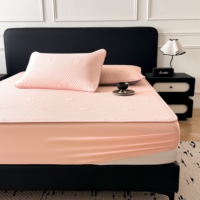 91家纺网 家纺一手货源 找家纺 卡罗兰2025新款超声波凉豆豆凉席三件套床笠小冰熊 樱花粉