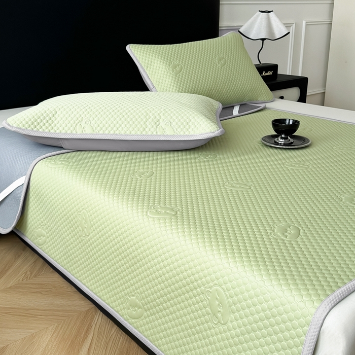 91家纺网 家纺一手货源 找家纺 卡罗兰 2025新款超声波凉豆豆凉席三件套小冰熊系列 水绿-床席