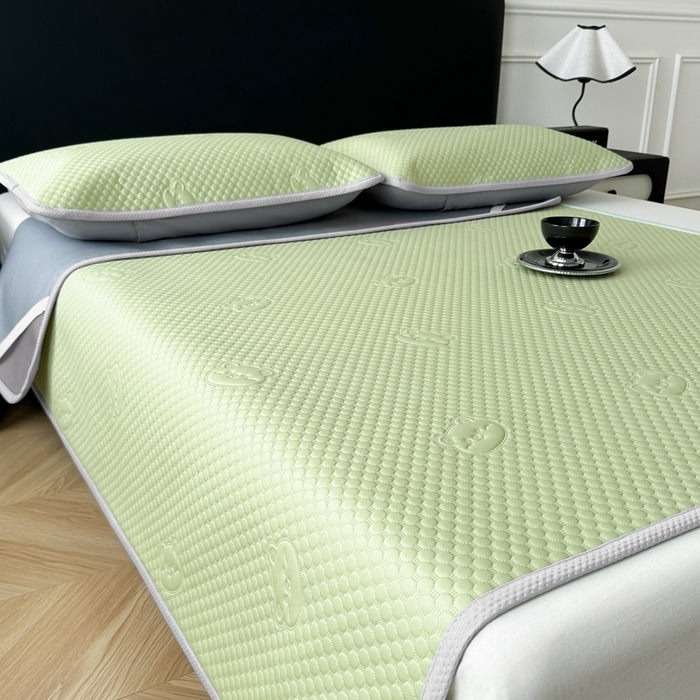 91家纺网 家纺一手货源 找家纺 卡罗兰 2025新款超声波凉豆豆凉席三件套小冰熊系列 水绿-床席