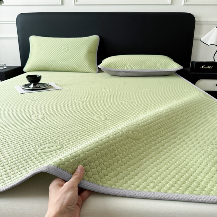 91家纺网 家纺一手货源 找家纺 卡罗兰 2025新款超声波凉豆豆凉席三件套小冰熊系列 水绿-床席