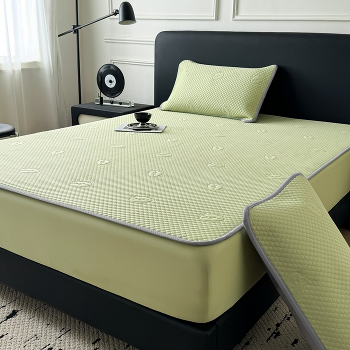 91家纺网 家纺一手货源 找家纺 卡罗兰 2025新款超声波凉豆豆凉席三件套小冰熊系列 水绿-床笠