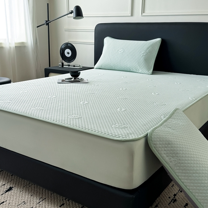 91家纺网 家纺一手货源 找家纺 卡罗兰 2025新款超声波凉豆豆凉席三件套小冰熊系列 水蓝-床笠