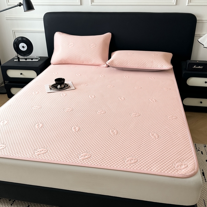 91家纺网 家纺一手货源 找家纺 卡罗兰 2025新款超声波凉豆豆凉席三件套小冰熊系列 樱花粉-床席