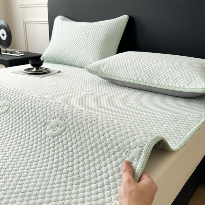 91家纺网 家纺一手货源 找家纺 卡罗兰 2025新款超声波凉豆豆凉席三件套小冰熊系列 水蓝-床席