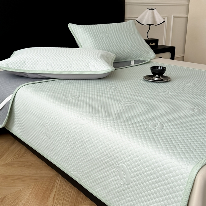 91家纺网 家纺一手货源 找家纺 卡罗兰 2025新款超声波凉豆豆凉席三件套小冰熊系列 水蓝-床席