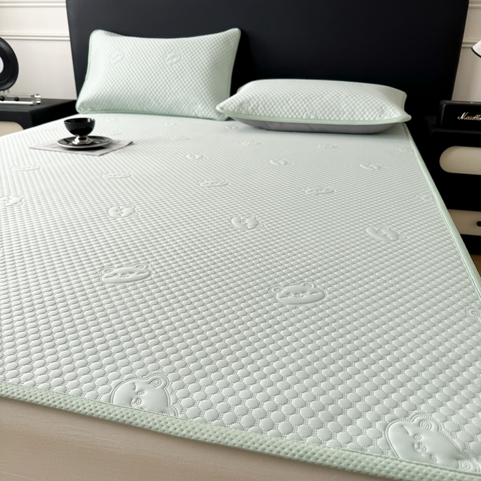 91家纺网 家纺一手货源 找家纺 卡罗兰 2025新款超声波凉豆豆凉席三件套小冰熊系列 水蓝-床席