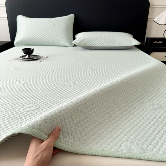 91家纺网 家纺一手货源 找家纺 卡罗兰 2025新款超声波凉豆豆凉席三件套小冰熊系列 水蓝-床席