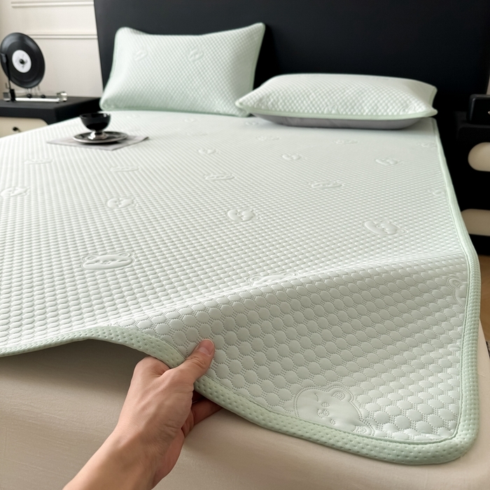 91家纺网 家纺一手货源 找家纺 卡罗兰 2025新款超声波凉豆豆凉席三件套小冰熊系列 水蓝-床席