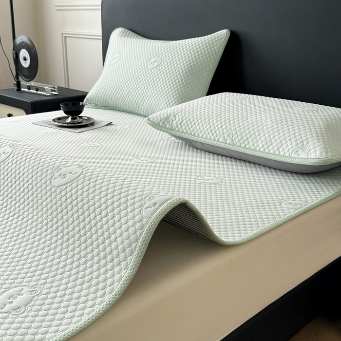 91家纺网 家纺一手货源 找家纺 卡罗兰 2025新款超声波凉豆豆凉席三件套小冰熊系列 水蓝-床席