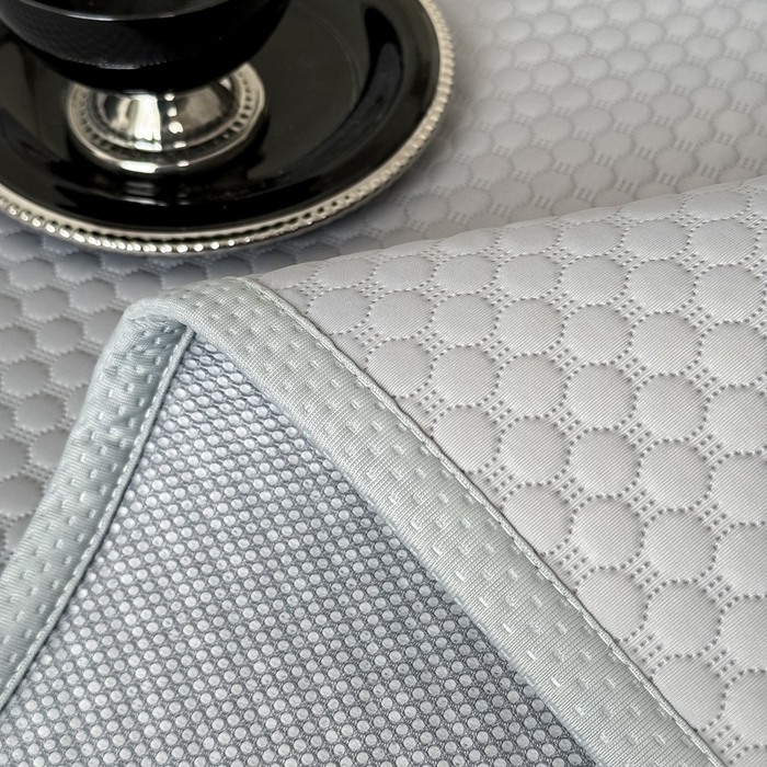 91家纺网 家纺一手货源 找家纺 卡罗兰 2025新款超声波凉豆豆凉席三件套小冰熊系列 绅士灰-床席