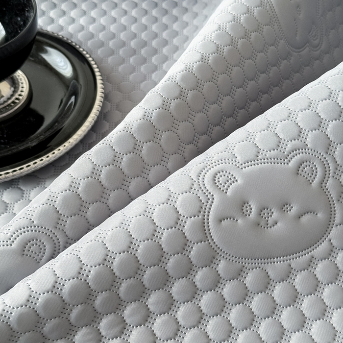 91家纺网 家纺一手货源 找家纺 卡罗兰 2025新款超声波凉豆豆凉席三件套小冰熊系列 绅士灰-床席