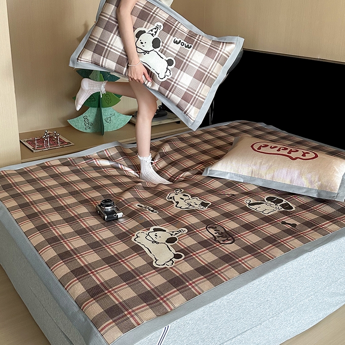 91家纺网 家纺一手货源 找家纺 圆岛家纺 2025春夏新款高克重900D冰丝凉席席子 复古狗狗