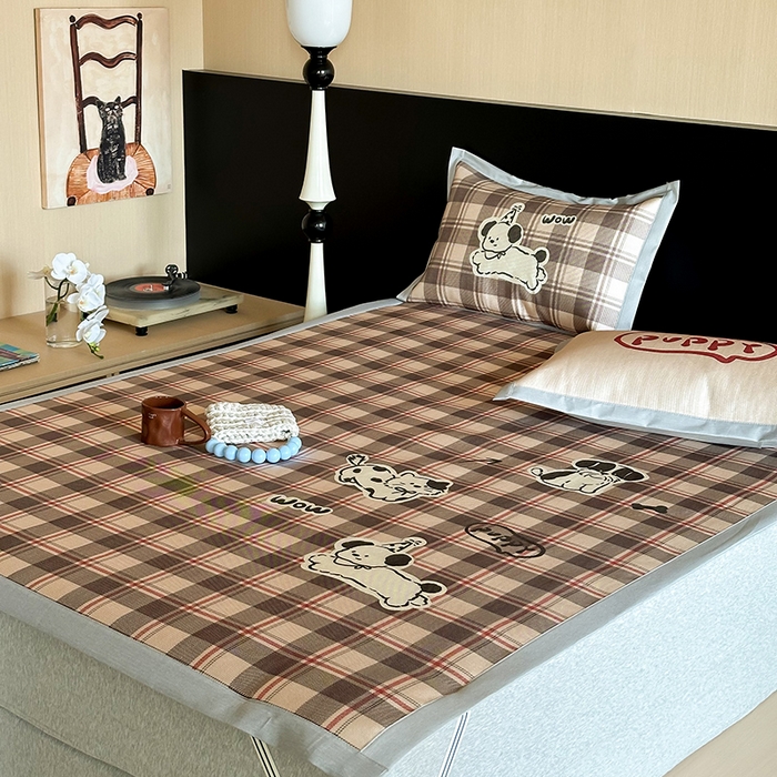 91家纺网 家纺一手货源 找家纺 圆岛家纺 2025春夏新款高克重900D冰丝凉席席子 复古狗狗