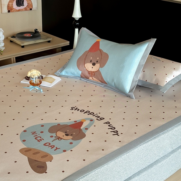 91家纺网 家纺一手货源 找家纺 圆岛家纺 2025春夏新款高克重900D冰丝凉席席子 面包小狗