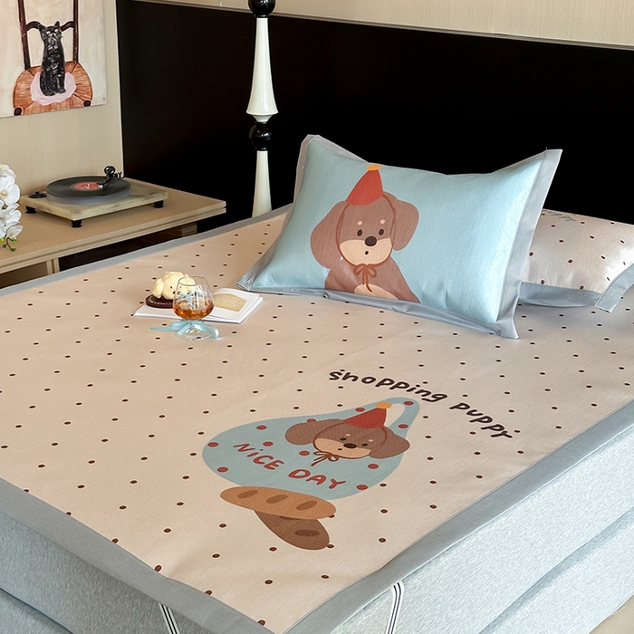 91家纺网 家纺一手货源 找家纺 圆岛家纺 2025春夏新款高克重900D冰丝凉席席子 面包小狗