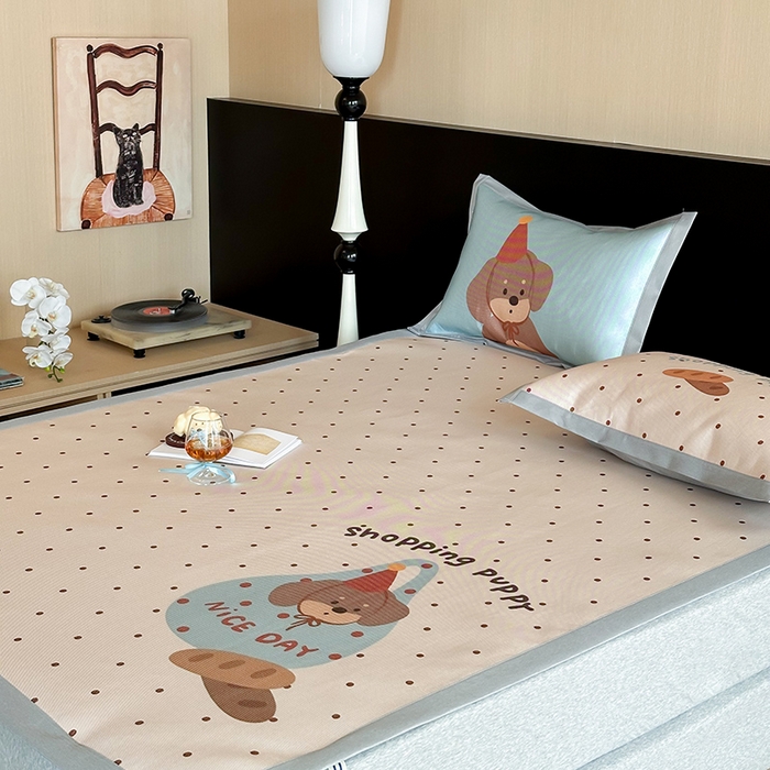 91家纺网 家纺一手货源 找家纺 圆岛家纺 2025春夏新款高克重900D冰丝凉席席子 面包小狗