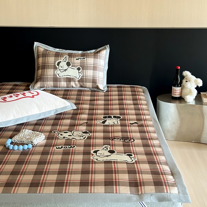 91家纺网 家纺一手货源 找家纺 圆岛家纺 2025春夏新款高克重900D冰丝凉席席子 复古狗狗