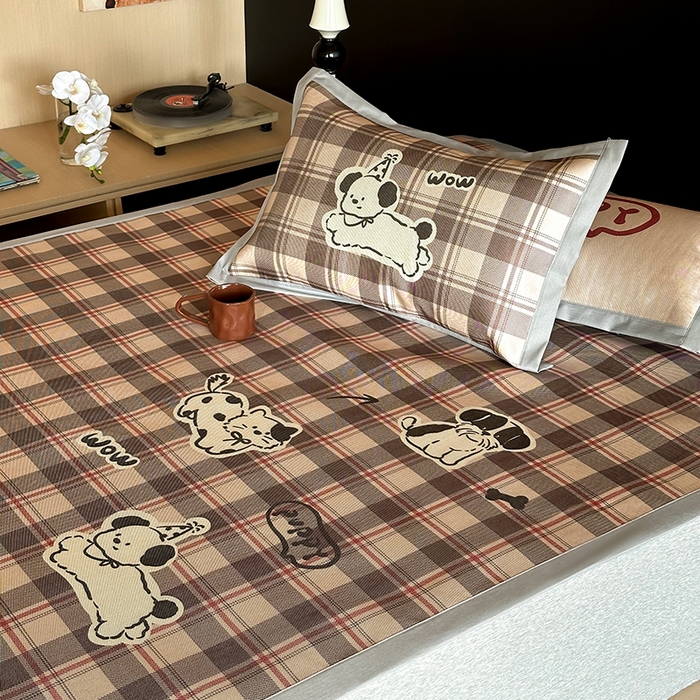 91家纺网 家纺一手货源 找家纺 圆岛家纺 2025春夏新款高克重900D冰丝凉席席子 复古狗狗