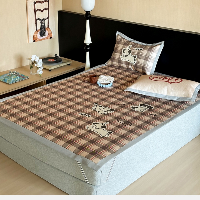 91家纺网 家纺一手货源 找家纺 圆岛家纺 2025春夏新款高克重900D冰丝凉席席子 复古狗狗