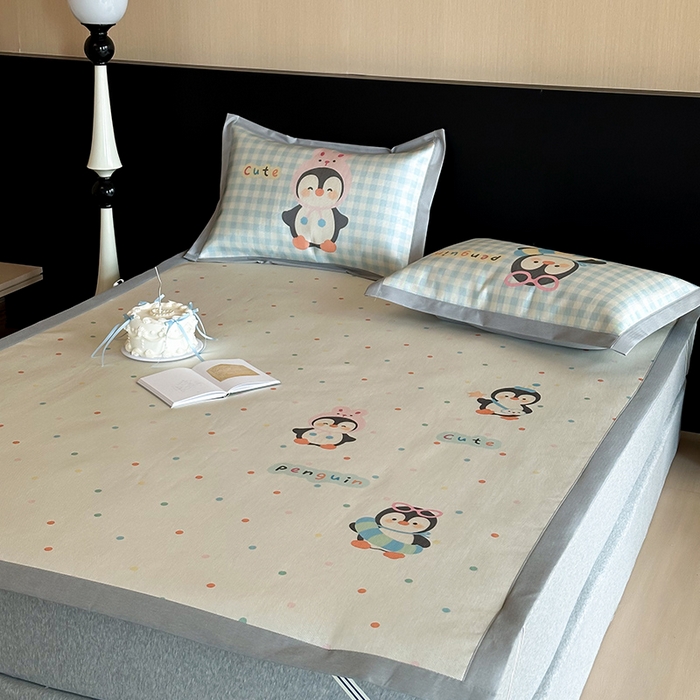 91家纺网 家纺一手货源 找家纺 圆岛家纺 2025春夏新款高克重900D冰丝凉席席子 波点企鹅