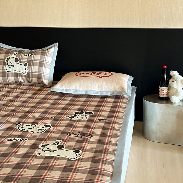 91家纺网 家纺一手货源 找家纺 圆岛家纺 2025春夏新款高克重900D冰丝凉席席子 复古狗狗