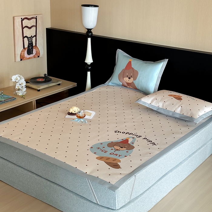 91家纺网 家纺一手货源 找家纺 圆岛家纺 2025春夏新款高克重900D冰丝凉席席子 面包小狗