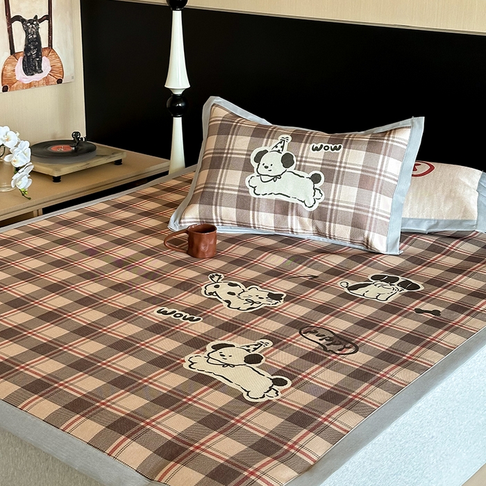 91家纺网 家纺一手货源 找家纺 圆岛家纺 2025春夏新款高克重900D冰丝凉席席子 复古狗狗