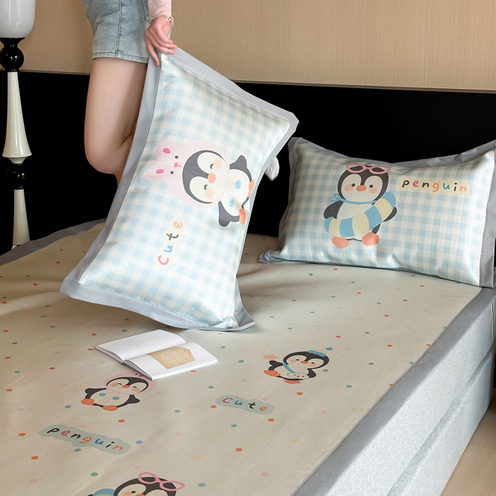 91家纺网 家纺一手货源 找家纺 圆岛家纺 2025春夏新款高克重900D冰丝凉席席子 波点企鹅