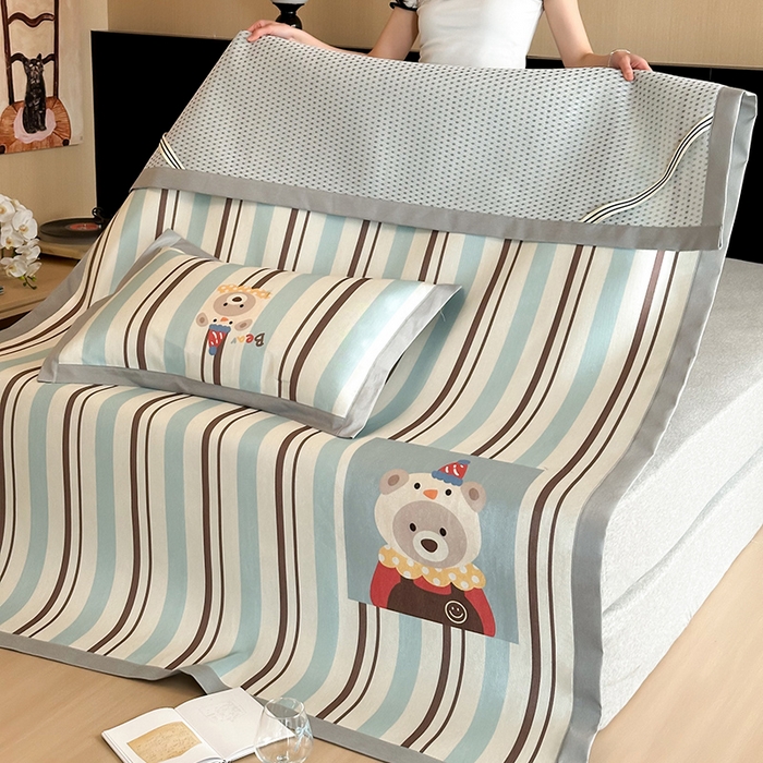 91家纺网 家纺一手货源 找家纺 圆岛家纺 2025春夏新款高克重900D冰丝凉席席子 玩偶熊