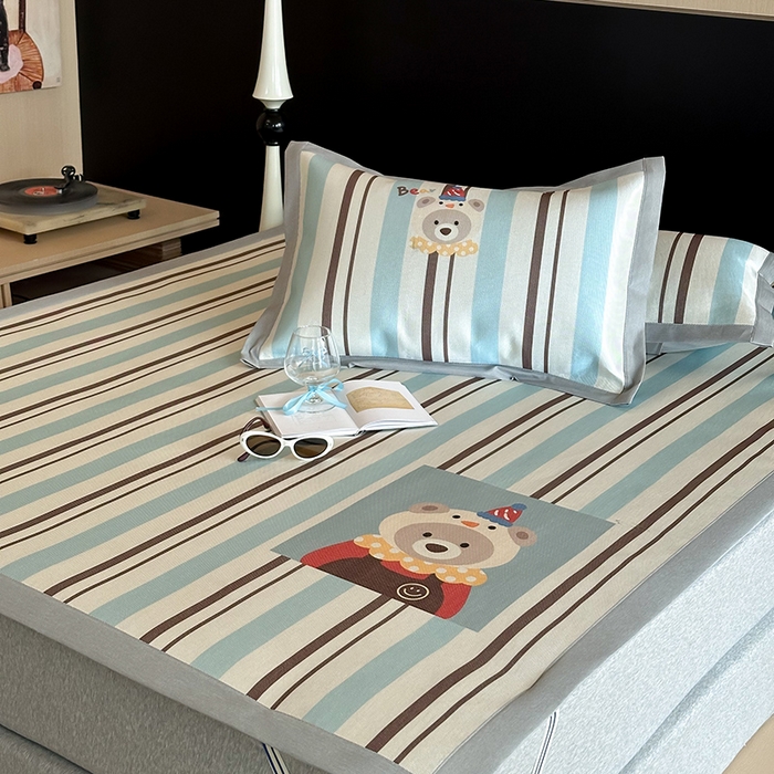 91家纺网 家纺一手货源 找家纺 圆岛家纺 2025春夏新款高克重900D冰丝凉席席子 玩偶熊