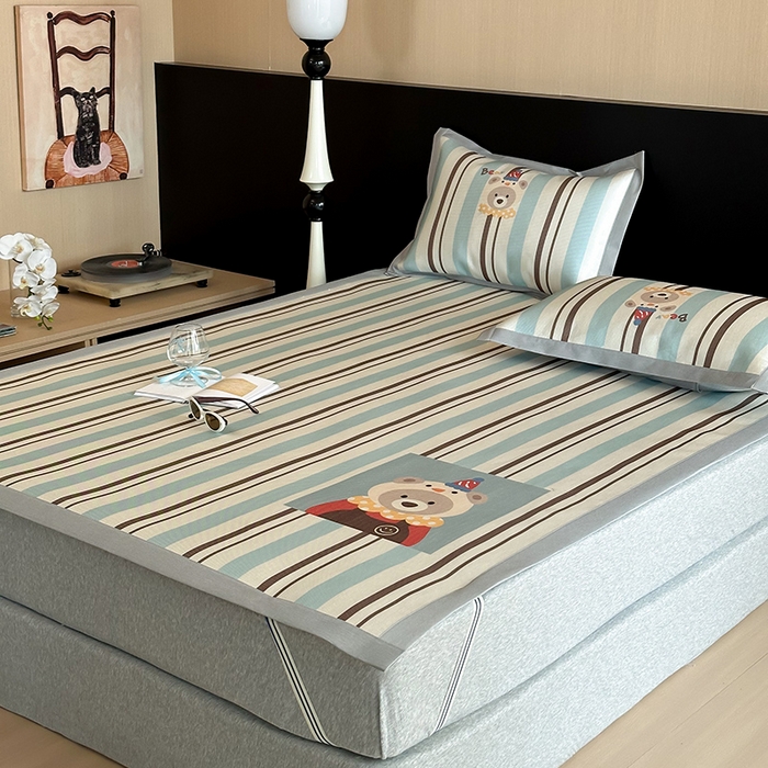 91家纺网 家纺一手货源 找家纺 圆岛家纺 2025春夏新款高克重900D冰丝凉席席子 玩偶熊