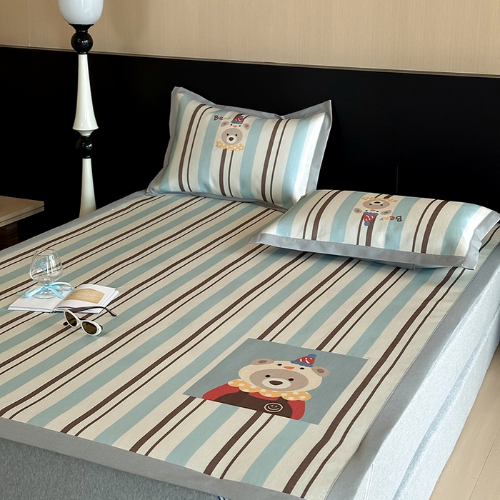 91家纺网 家纺一手货源 找家纺 圆岛家纺 2025春夏新款高克重900D冰丝凉席席子 玩偶熊