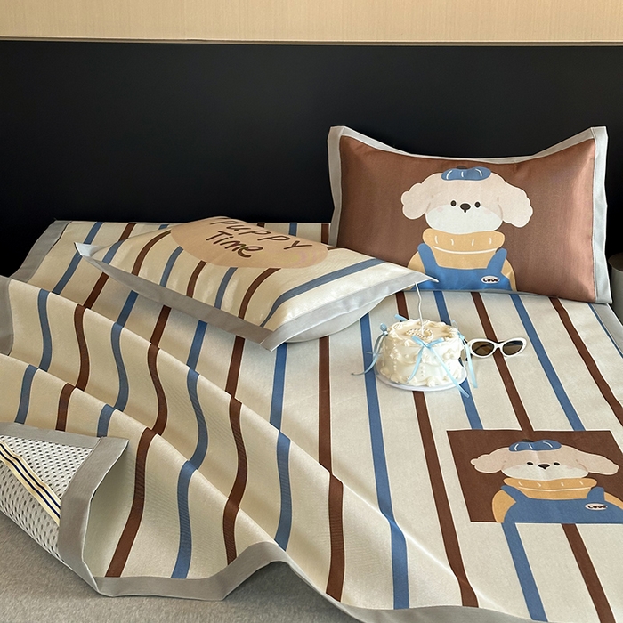 91家纺网 家纺一手货源 找家纺 圆岛家纺 2025春夏新款高克重900D冰丝凉席席子 条纹萌犬