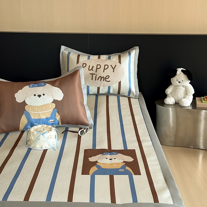 91家纺网 家纺一手货源 找家纺 圆岛家纺 2025春夏新款高克重900D冰丝凉席席子 条纹萌犬