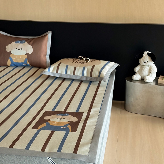 91家纺网 家纺一手货源 找家纺 圆岛家纺 2025春夏新款高克重900D冰丝凉席席子 条纹萌犬