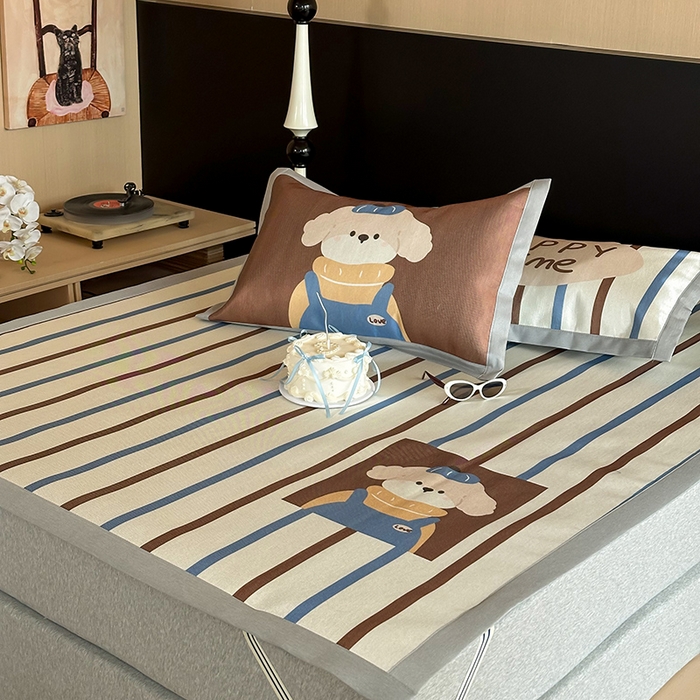 91家纺网 家纺一手货源 找家纺 圆岛家纺 2025春夏新款高克重900D冰丝凉席席子 条纹萌犬