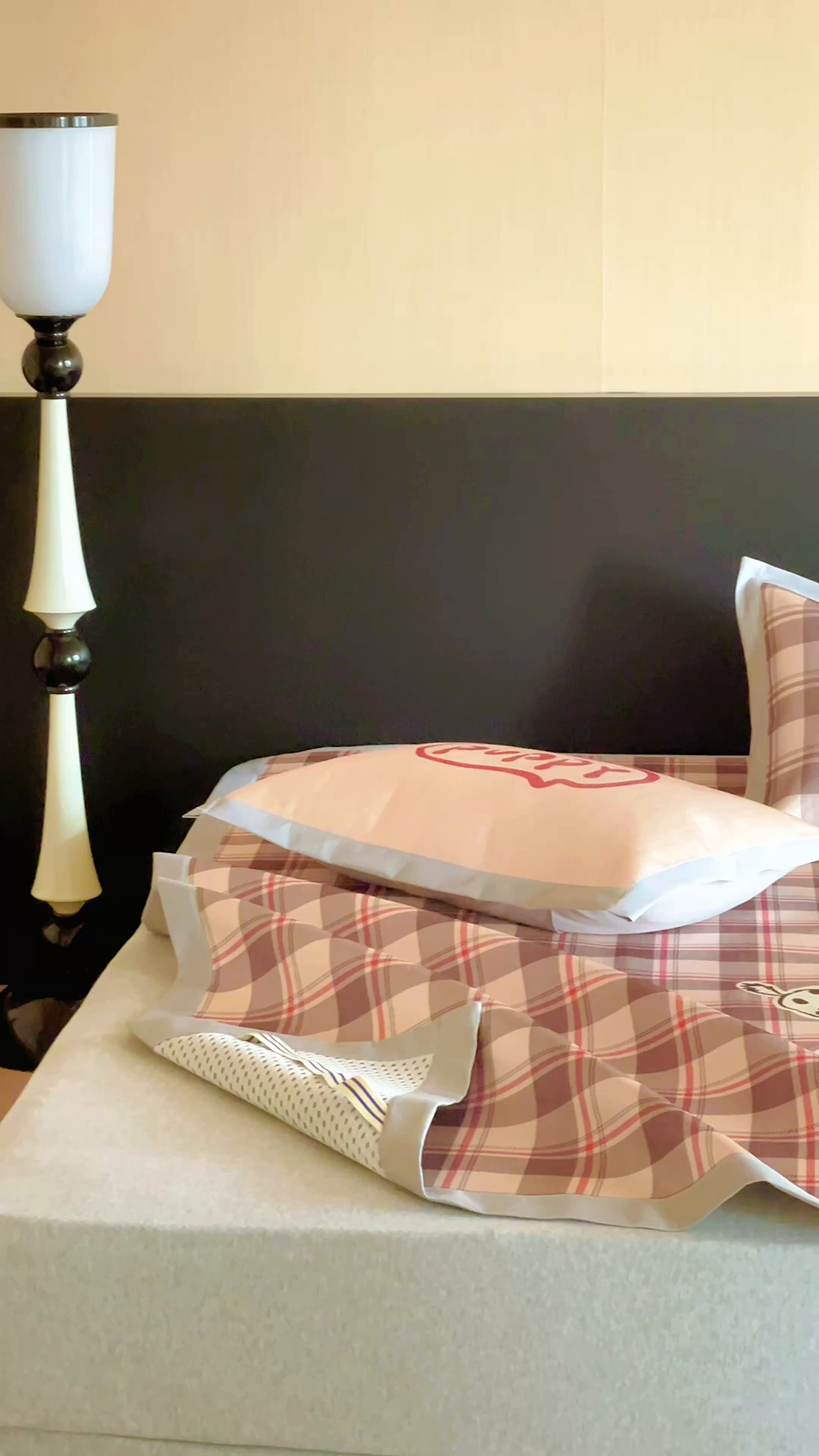 91家纺网 家纺一手货源 找家纺 圆岛家纺 2025春夏新款高克重900D冰丝凉席席子 复古狗狗