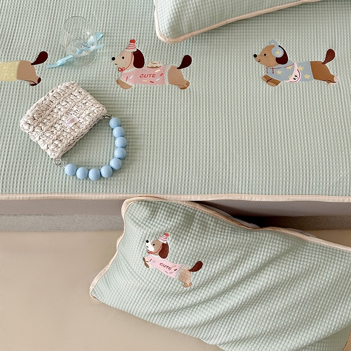 91家纺网 家纺一手货源 找家纺 （总）圆岛家纺 2025夏季高分子PE华夫格刺绣软凉席床笠款三件套