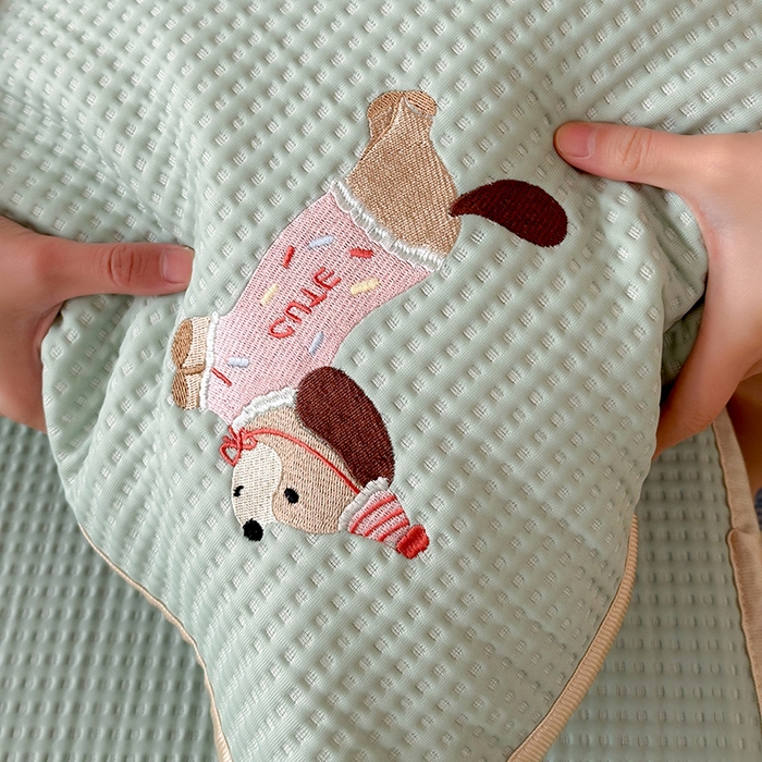 91家纺网 家纺一手货源 找家纺 （总）圆岛家纺 2025夏季高分子PE华夫格刺绣软凉席床笠款三件套