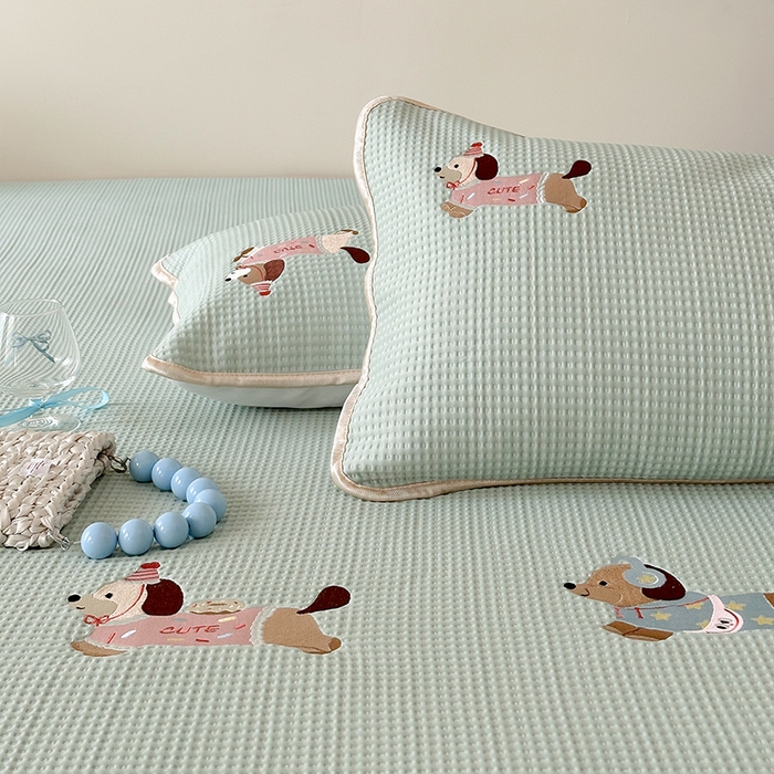 91家纺网 家纺一手货源 找家纺 （总）圆岛家纺 2025夏季高分子PE华夫格刺绣软凉席床笠款三件套