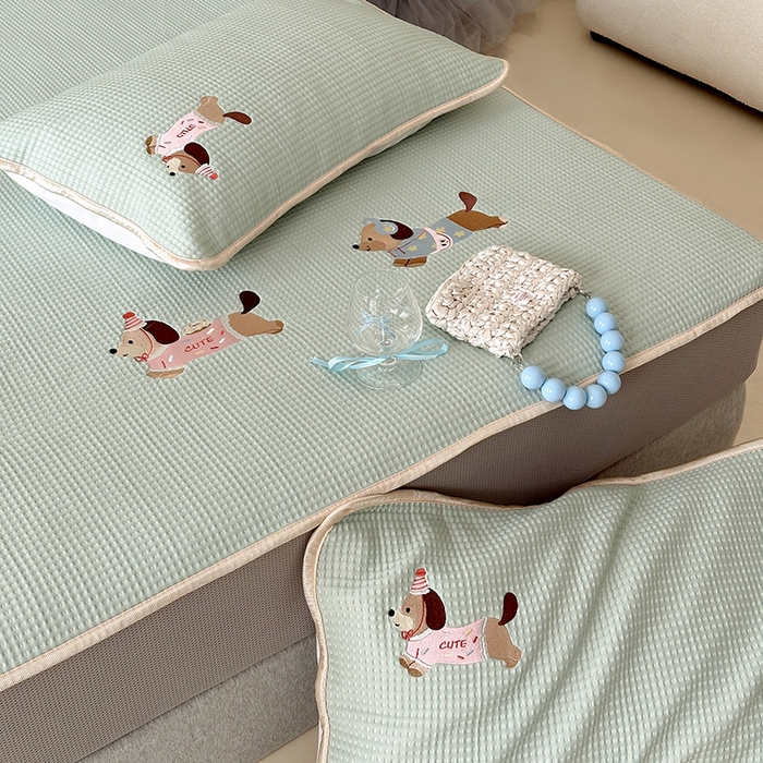 91家纺网 家纺一手货源 找家纺 （总）圆岛家纺 2025夏季高分子PE华夫格刺绣软凉席床笠款三件套